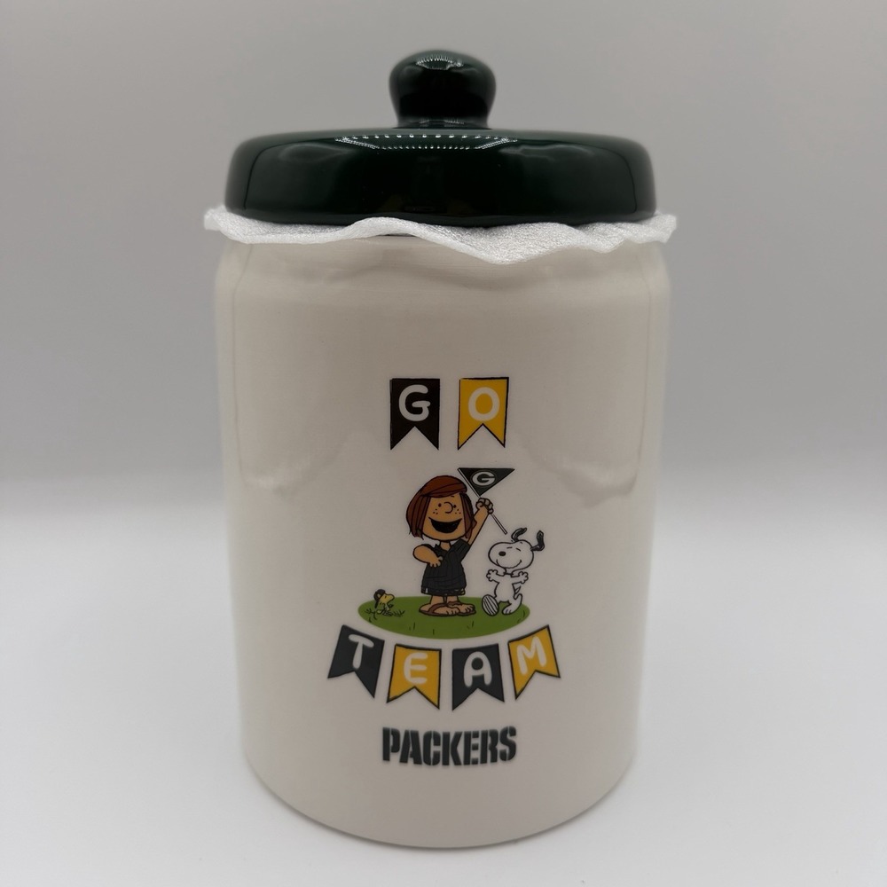 Green Bay Packers Peanuts Peppermint Patty Snoopy NFL Canister Cookie Treat Jar
